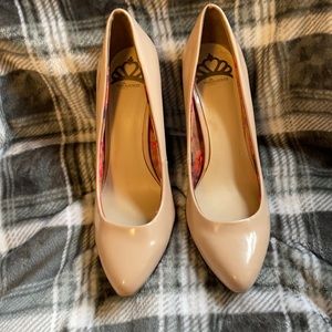 Cream/Tan Heels 👠